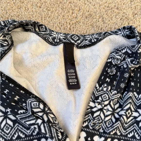 SKIMS holiday Pajama Set - Picture 3 of 4